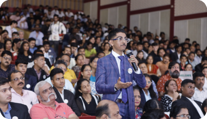 Shardul Thakur Interacting with students