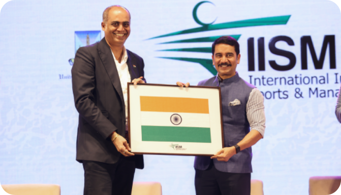 Nilesh Kulkarni Felicitating Shri Vishwas Nangare Patil