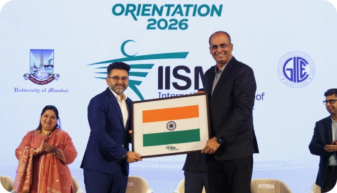 Mr. Nilesh Kulkarni Felicitating Mr. Parthiv Patel