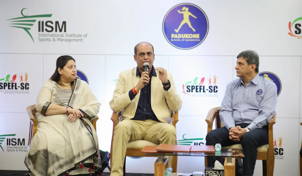 Mr. Nilesh Kulkarni speaking with the audience